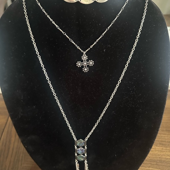 Free People Jewelry - Silver Layered Necklace with Floral Pendant